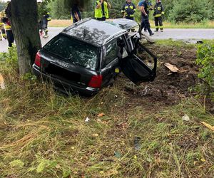 Powiat łukowski: Audi roztrzaskało się na drzewie