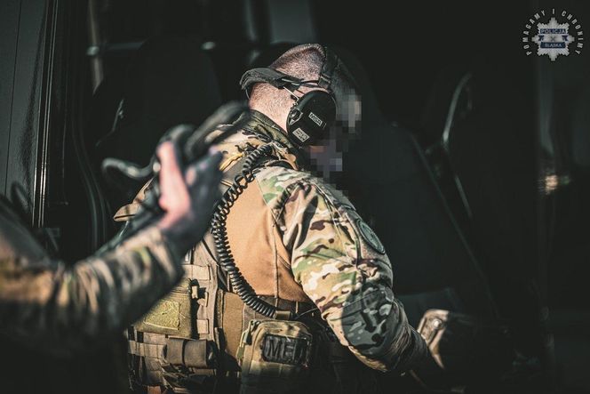 Śląska policja poluje na mafię śmieciową. Kolejne osoby zatrzymane. Zarzuty dla 105 osób