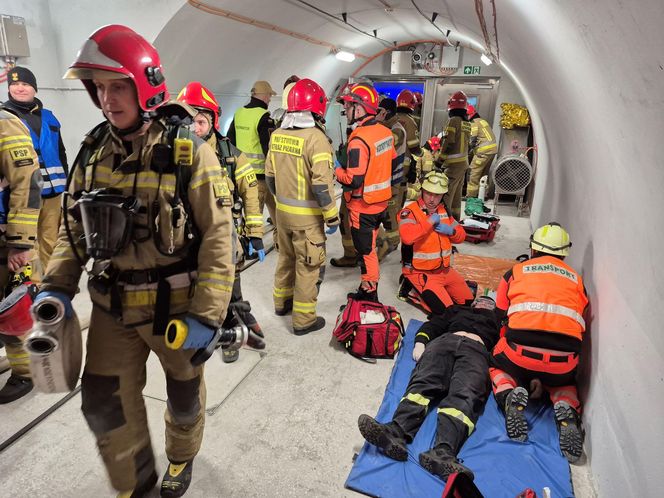 Ćwiczenia ratownicze na zakopiance. Tunel pod Luboniem Małym był zamknięty