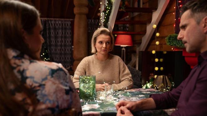 M jak miłość odc. 1800. Anita (Melania Grzesiewicz), Kamil (Marcin Bosak), Weronika (Ewelina Kudeń-Nowosielska)