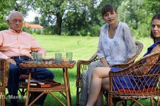 M jak miłość odc. 1022. Eryka Buford (Marta Juras), Janka (Joanna Osyda), Lucjan (Witold Pyrkosz)