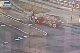 Zmiótł rowerzystę Oplem z drogi! Wideo trafiło do sieci