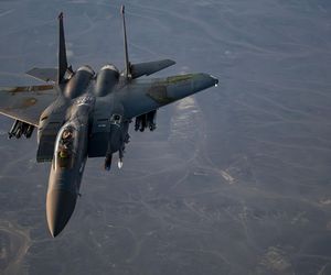 Amerykańskie F-15E powracające z patrolu