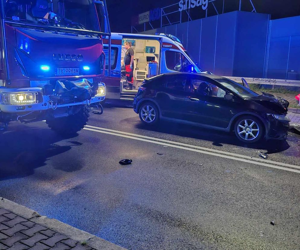 Wypadek na wiadukcie w Starachowicach. Cztery osoby w szpitalu