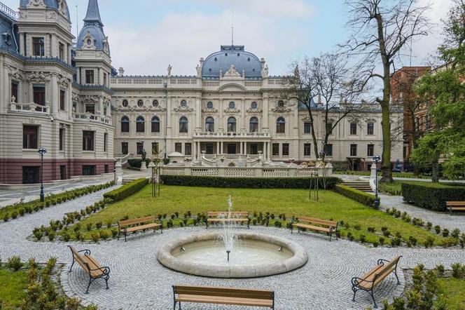 Łódź. Można już podziwiać odnowiony ogród pałacu Izraela Poznańskiego! Dlaczego to miejsce jest tak wyjątkowe?