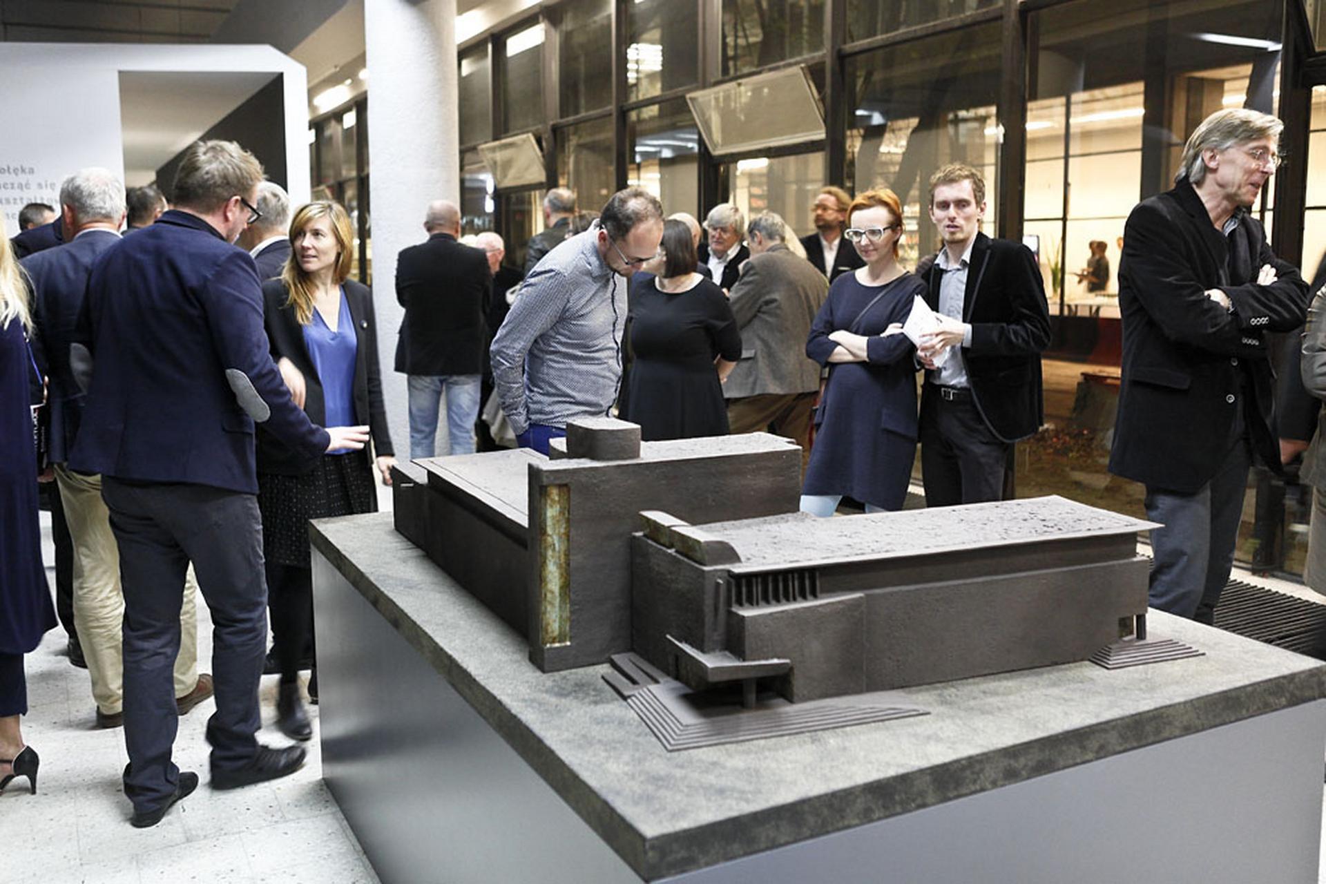 Ratusz dzielnicy Białołęka, kolekcja architektury