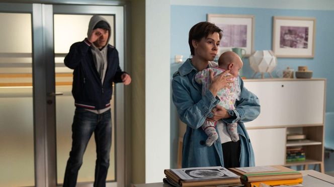 Na dobre i na złe odc. 960. Blanka (Pola Gonciarz), Nina (Rita Sobocińska), Mario (Marcin Korcz)