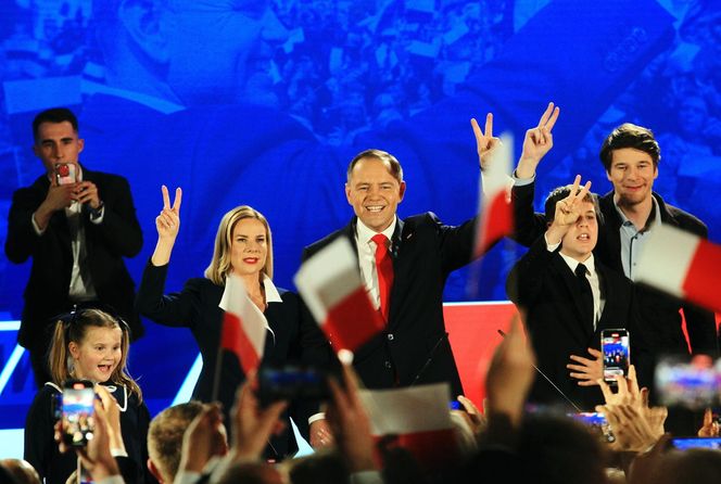 Karol Nawrocki z rodziną. Jego córka skradła show na wieczorze wyborczym