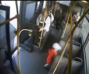 Wrocław. 3-latek sam podróżował komunikacją miejską. Pomógł mu kierowca autobusu [ZDJĘCIA].