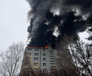 Pożar w czeskim Cieszynie tuż przy granicy z Polską! Dach bloku stanął w płomieniach