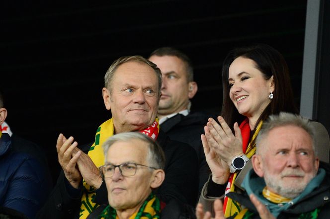 Skandaliczny transparent z Donaldem Tuskiem na meczu w Kownie