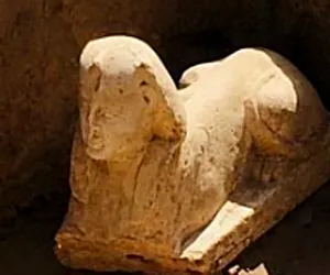 Dlaczego ten sfinks się uśmiecha? Najnowsze odkrycie archeologiczne w Egipcie
