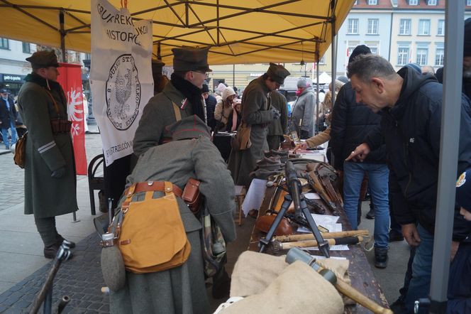 Bydgoszczanie uroczyście świętowali 11 listopada! Tak było na Starym Rynku