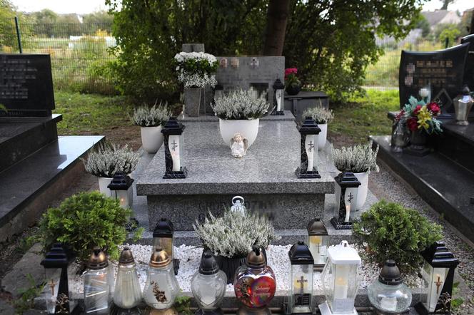 Tak wygląda grób syna Sylwii Peretti dwa miesiące po śmierci! Jeden szczegół wyciska łzy!