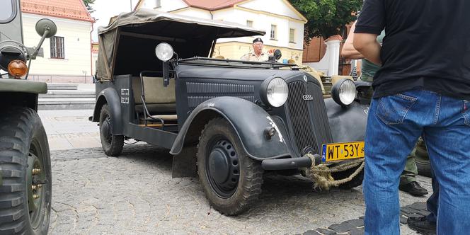 Białystok. IX Podlaski Piknik Militarny “Misja WSCHÓD”. Prezentacja na Rynku Kościuszki