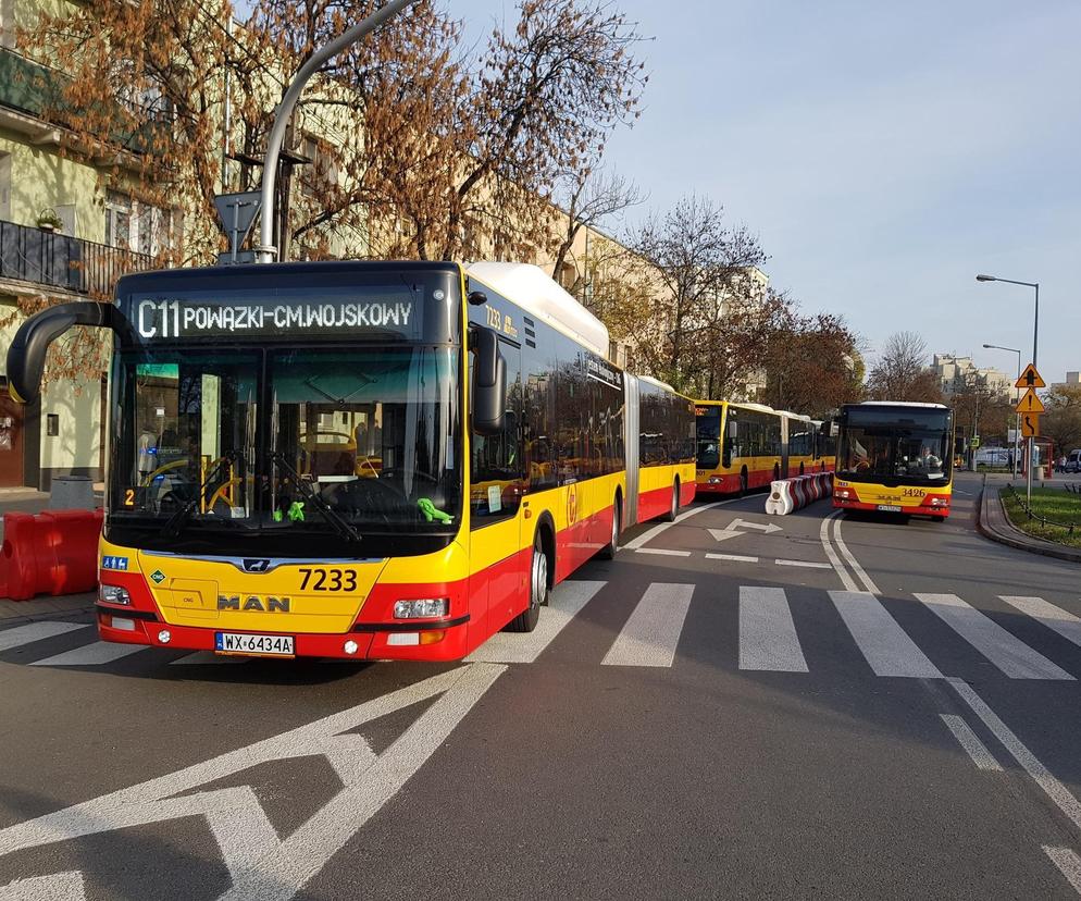 Duże zmiany w komunikacji na Wszystkich Świętych. Ruszają linie cmentarne