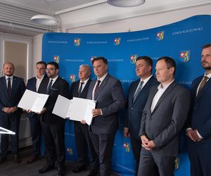 Szansa na większy rozwój turystyki w powiecie rzeszowskim: Aglomeracja Rzeszowska podpisała umowę z Euroregionem Karpackim
