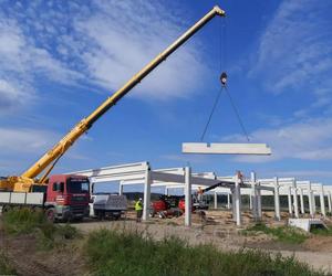 Nowy park handlowy w Olsztynie pnie się w górę. Znamy termin otwarcia! [ZDJĘCIA]