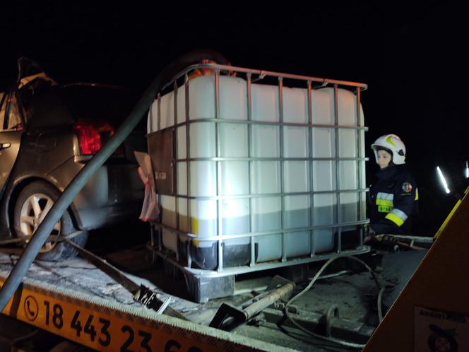 Potężny wyciek po wypadku w Witowicach Górnych. 700 litrów oleju na drodze