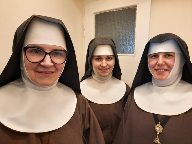 (od lewej) s. Bonawentura, s. Teresa, s. Patrycja, klaryski ze Słupska