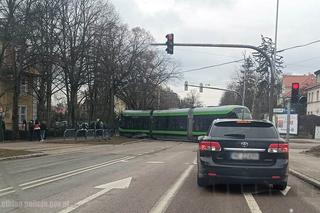 Tramwaj wypadł z szyn! Utrudnienia w Elblągu