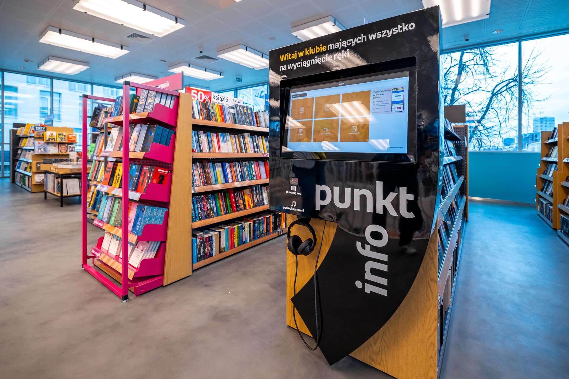 Wnętrza odnowionej "Cepelii" w Warszawie