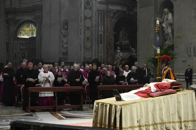 Hołd dla papieża Benedykta XVI