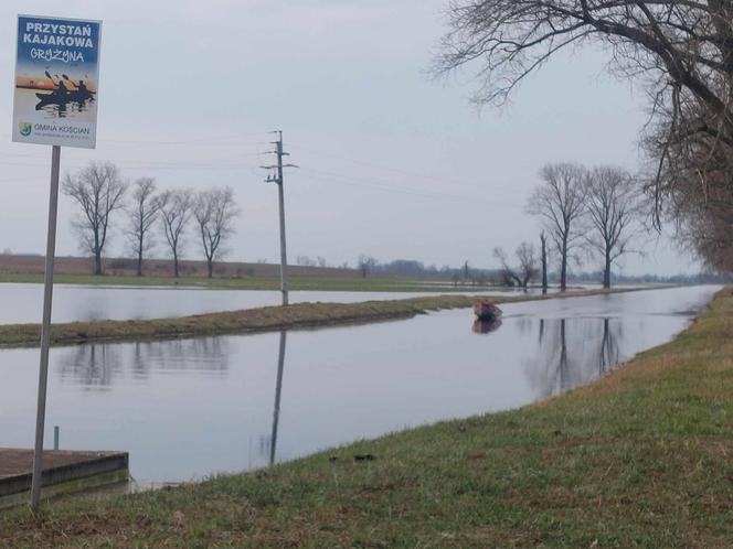 Strażacy umocnili wał przeciwpowodziowy 