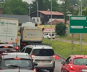 HIT INTERNETU. Co ci kierowcy wyprawiają?! Popisowa jazda w Katowicach FILM