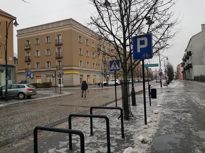 Gołoledź, marznące opady i oblodzone chodniki. Tak wyglądał poranek na drogach w Białymstoku