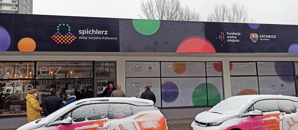 Tak było na otwarciu pierwszego w Polsce sklepu socjalnego!