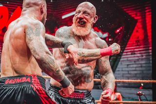 GOAT Parobiec debiutuje w świecie freaków. Weteran Gromdy zapowiada krwawą jatkę na gali PRIME MMA 14