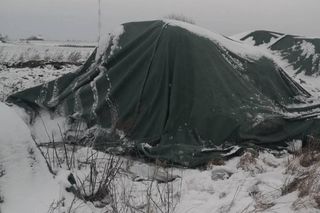 Poszukiwany mężczyzna z gminy Stanin przez dłuższy czas ukrywał się w stercie słomy na polu przykrytej plandeką