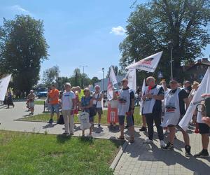 Protest przed siedzibą PKP Cargo w Tarnowskich Górach