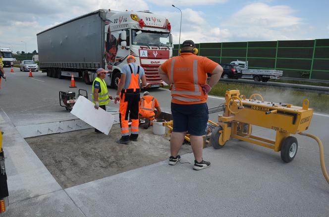 Tak naprawiano betonową nawierzchnię autostrady A1