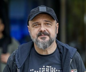 Tysiąc papierosów i wielka miłość. Arkadiusz Jakubik w roli Jacka Kuronia: Odpalał jednego za drugim