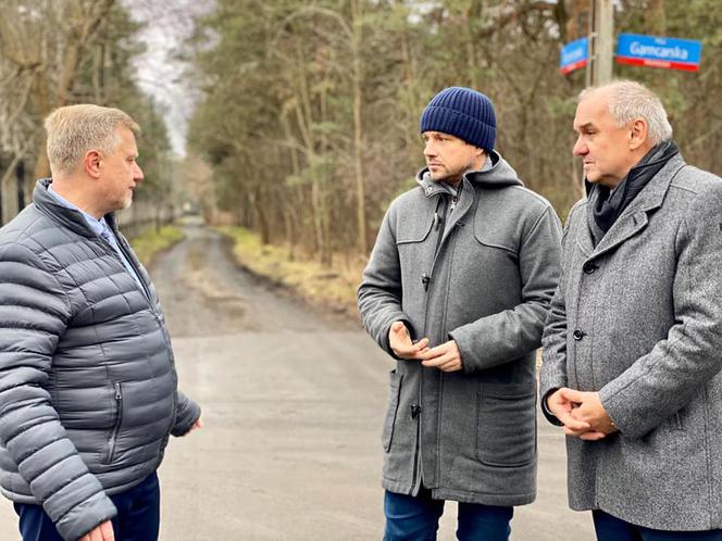 Spotkanie z mieszkańcami w Wawrze, utwardzanie dróg