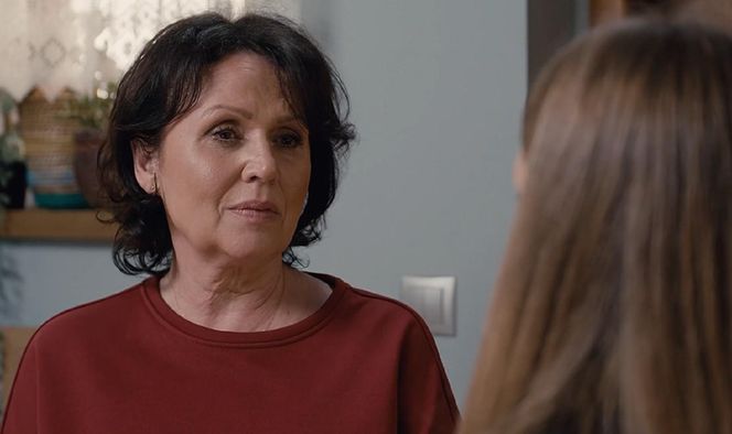 M jak miłość, odcinek 1883. Marysia (Małgorzata Pieńkowska), Sara (Nadia Skrzypek)