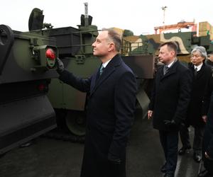 Prezydent Andrzej Duda w Gdyni. Odebrano pierwszą partię południowokoreańskich czołgów