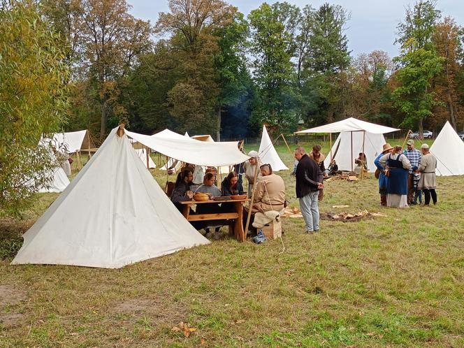 Odbywający się w Mrozach Festyn Archeologiczny to wydarzenie, które z roku na rok przyciąga coraz więcej umieszkańców regionu i turystów