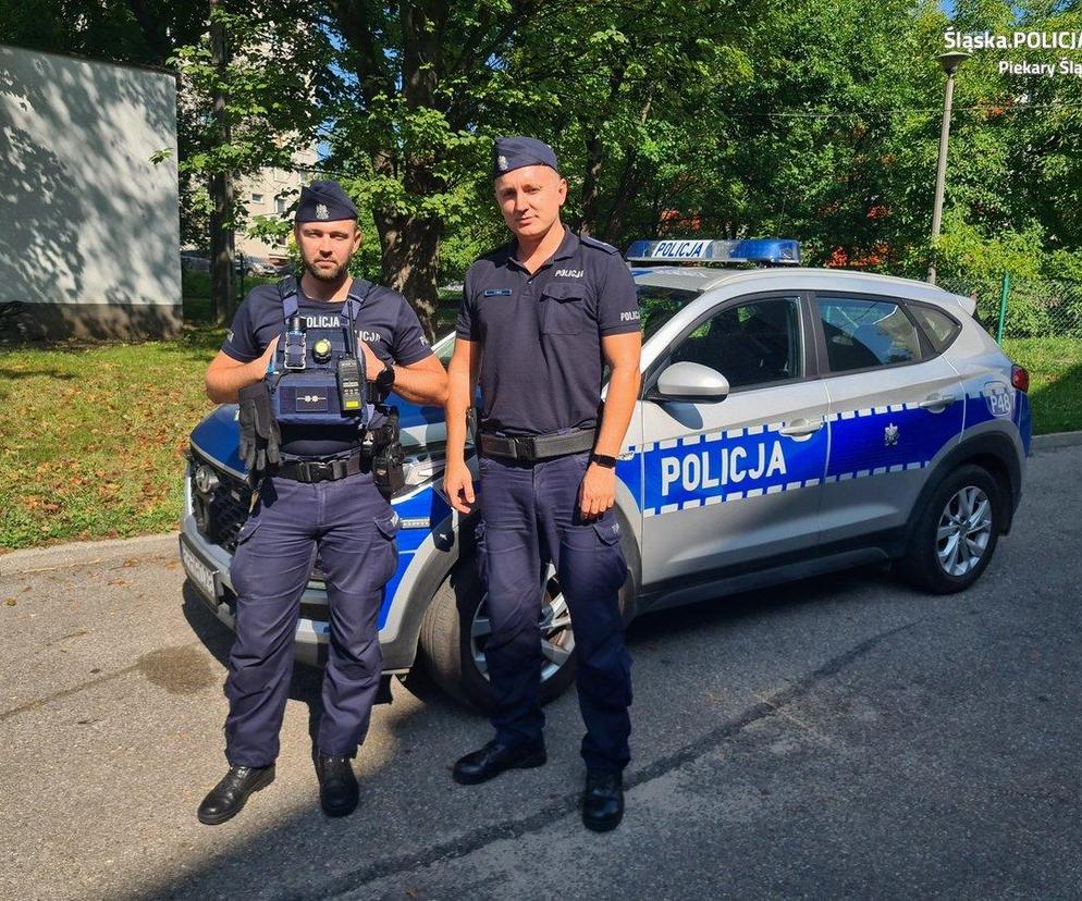 Policjanci z Piekar Śląskich uratowali mężczyznę, który stracił przytomność. Trafił on do szpitala 