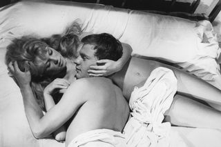 Kadr z filmu I Bóg stworzył kobietę, Brigitte Bardot i  Jean-Louis Trintignant