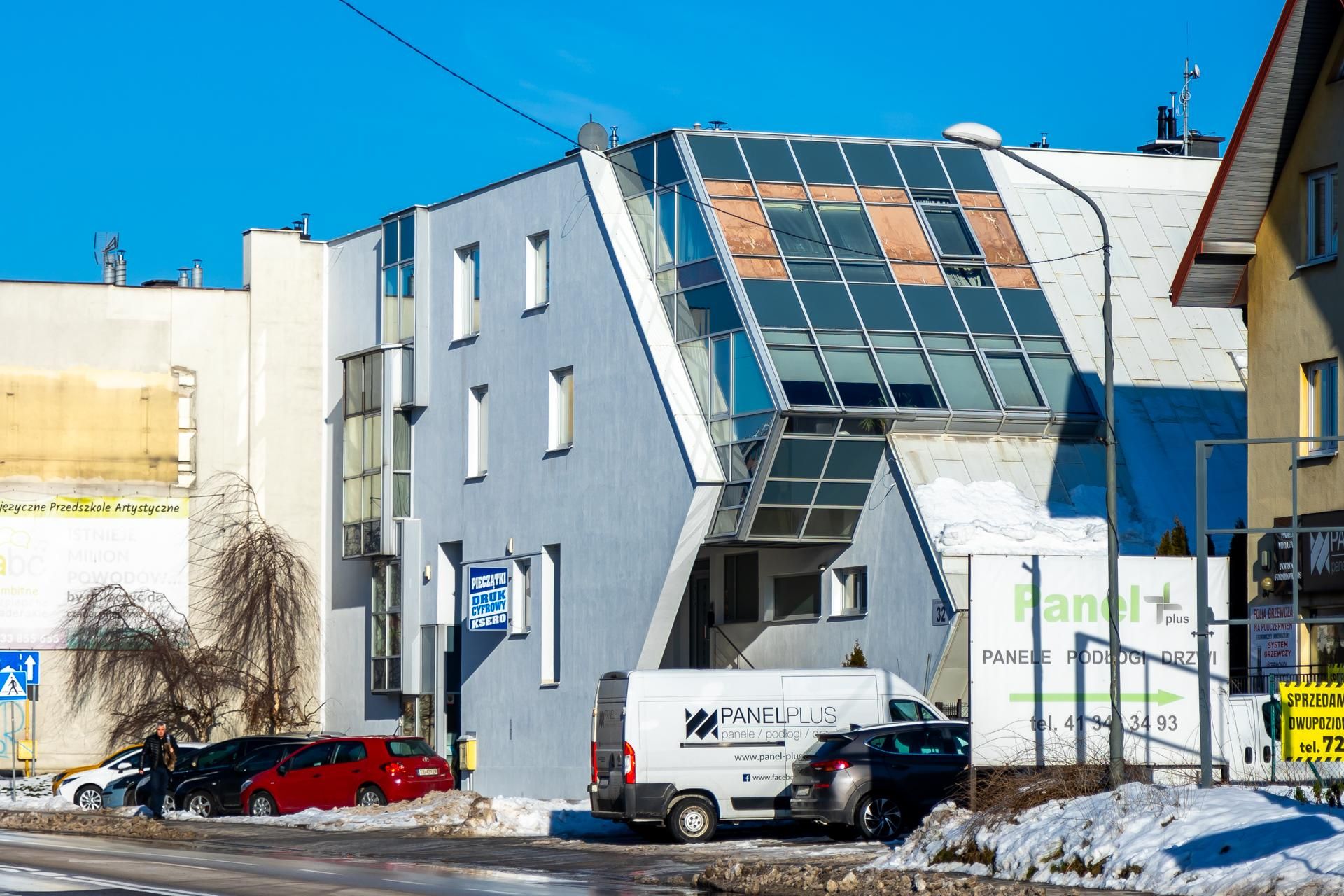 Przewrócony dom w Kielcach