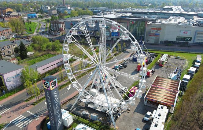 Wesołe miasteczko stanęło przed Galerią Jurajską w Częstochowie 