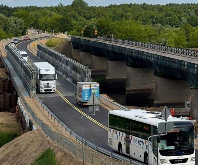 Utrudnienia w ruchu na trasie Białystok-Łomża. Nieczynny jest most na Narwi w Wiśle [ZDJĘCIA]