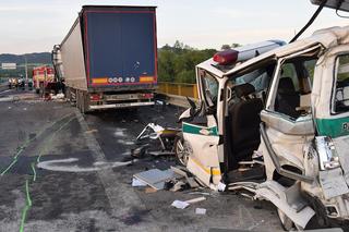 Tragiczny wypadek z udziałem polskiego kierowcy na Słowacji. Nie żyją dwie osoby