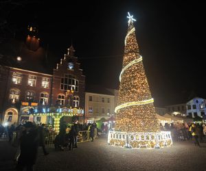 Jarmark świąteczny w Tarnowskich Górach rozpoczęty. Ponad stu rękodzielników zawitało do miasta