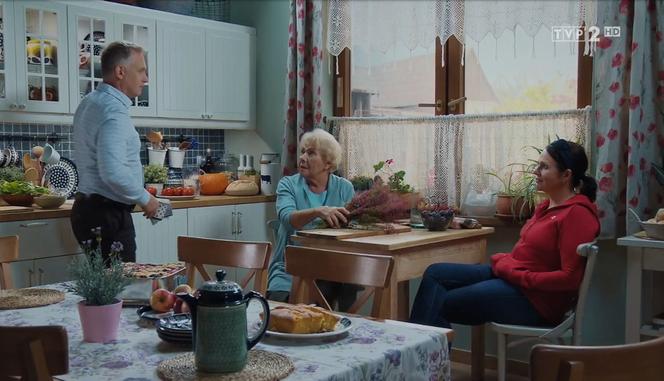 M jak miłość odc. 1559. Barbara (Teresa Lipowska), Marysia (Małgorzata Pieńkowska), Artur Rogowski (Robert Moskwa)