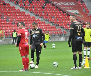 W Tychach grają gwiazdy światowego futbolu. Najpierw był pokazowy trening z młodzieżą