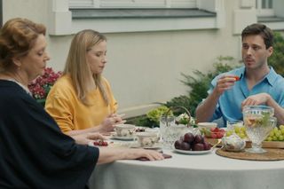 Barwy szczęścia, odcinek 3104.  Józefina (Elżbieta Jarosik), Sofia (Valeri Gouliaeva), Cezary (Marcel Opaliński)